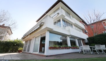 Village en venta planta baja con jardín USD.320.000.-